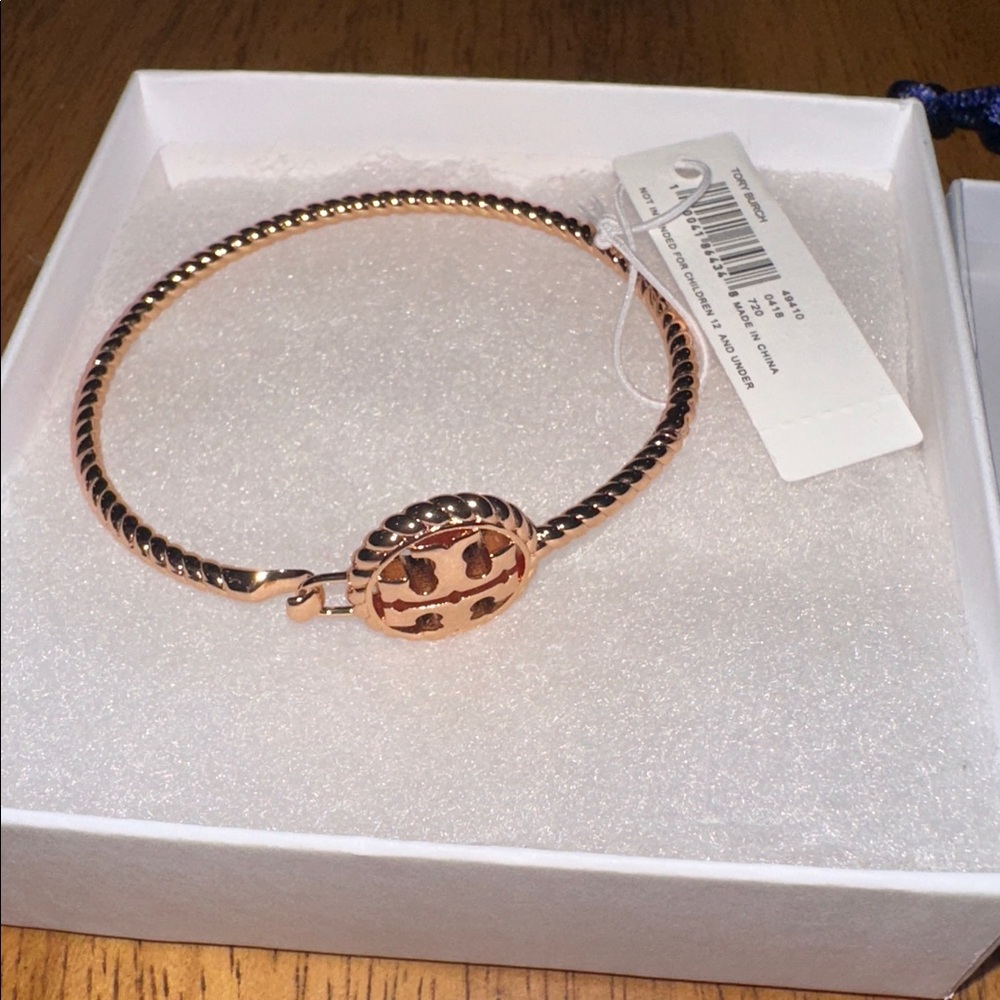 Tory Burch rose gold bracelet bangle NWT - Picture 2 of 9